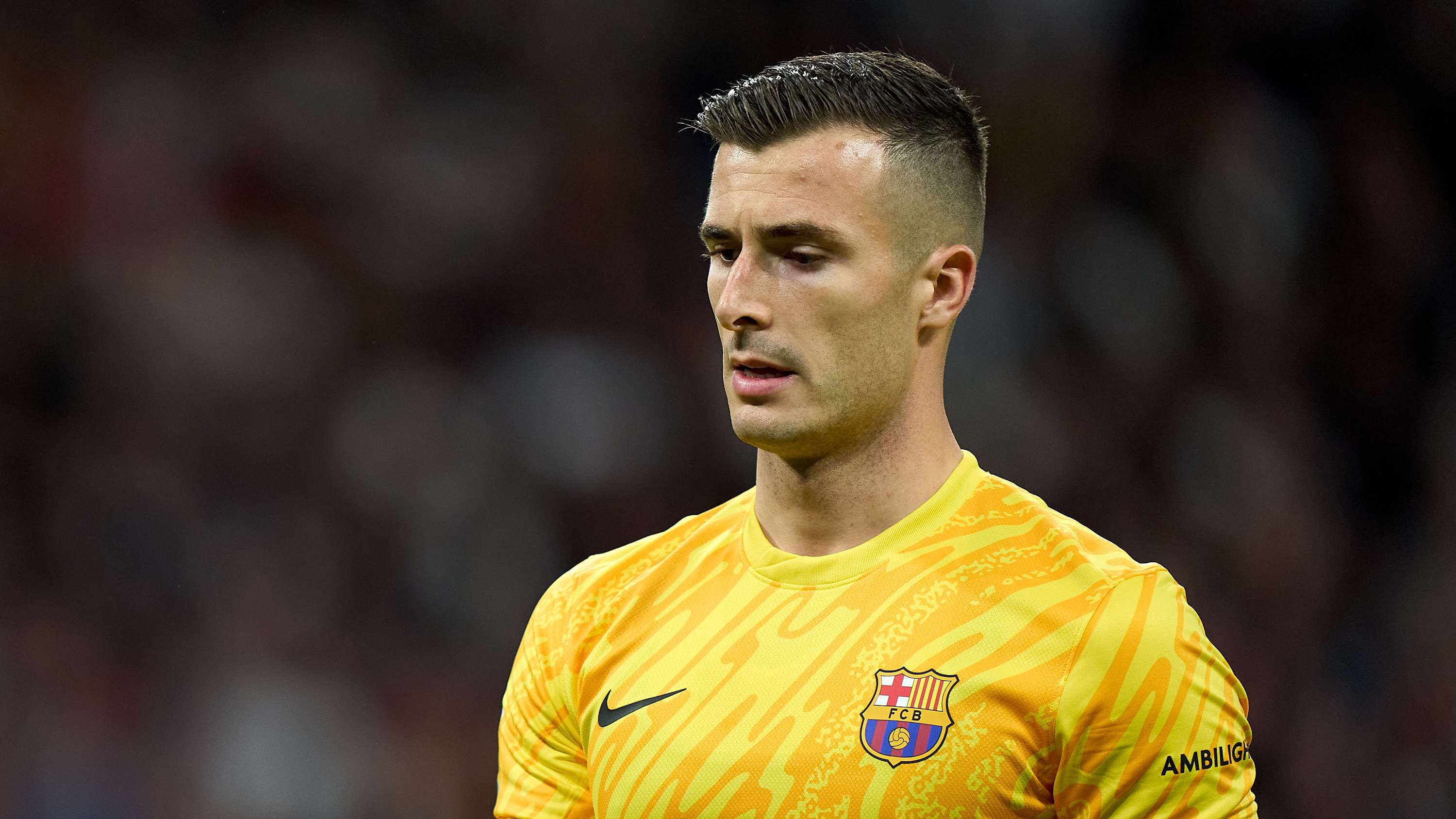 随着球迷对 随着球迷对